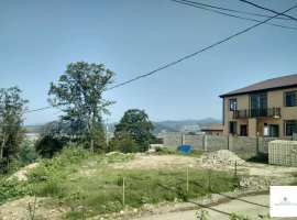 Удобное расположение, свет подключен. вода на участке подключена....