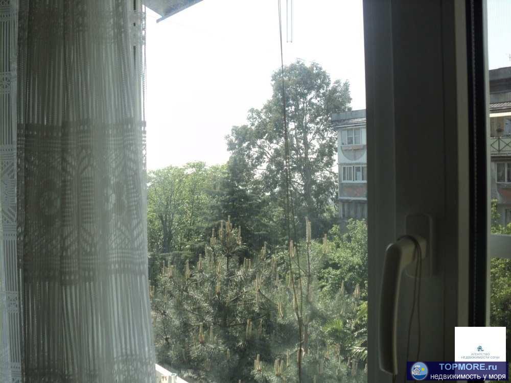 Продаю просторную 3-комнатную квартиру в м-кр Бытха на ул. Ясногорская 32 . С видом на море . раздельный с/у, лоджия... - 1