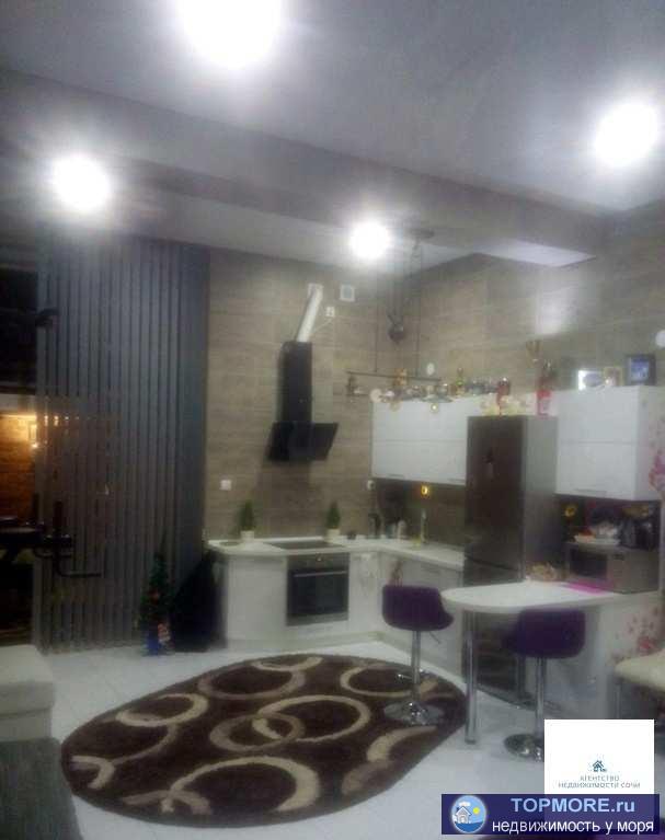 Студия полной площадью по полу 70 квадратных метров плюс второй уровень 10 метров с винтовой лестницей и...