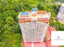 Прекрасный жилой комплекс с великолепным панорамным видом на город...