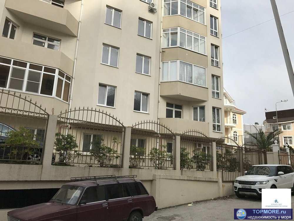 Выставлена на продажу квартира от инвестора: полноценная трехкомнатная с выделенным санузлом и гардеробной, с двумя...