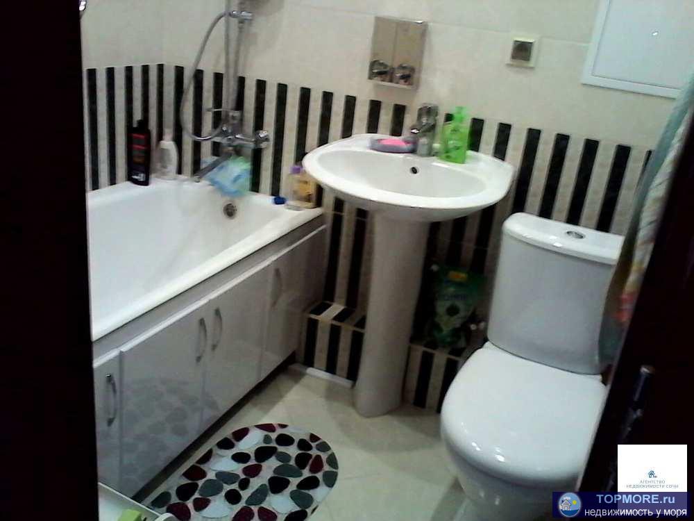 Продаю свою 2х-комнатную , кв. с новым ремонтом, в центре Сочи.Первый этаж, высикий цоколь, очень теплая , сухая, нет...