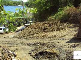 Участок. 800 метров от остановки общественного транспорта....