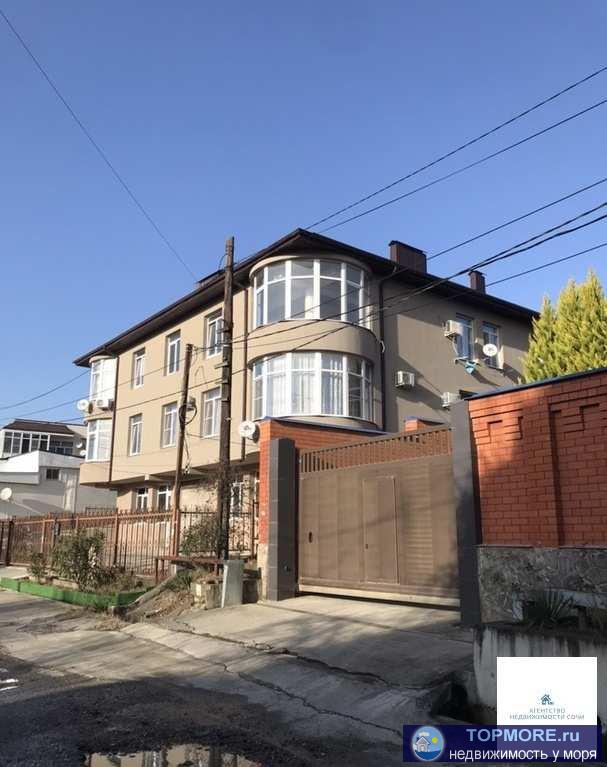 Продаю свою квартиру 41м2 с ремонтом мебелью и всей техникой . Остановка магазины всё в шаговой доступности...