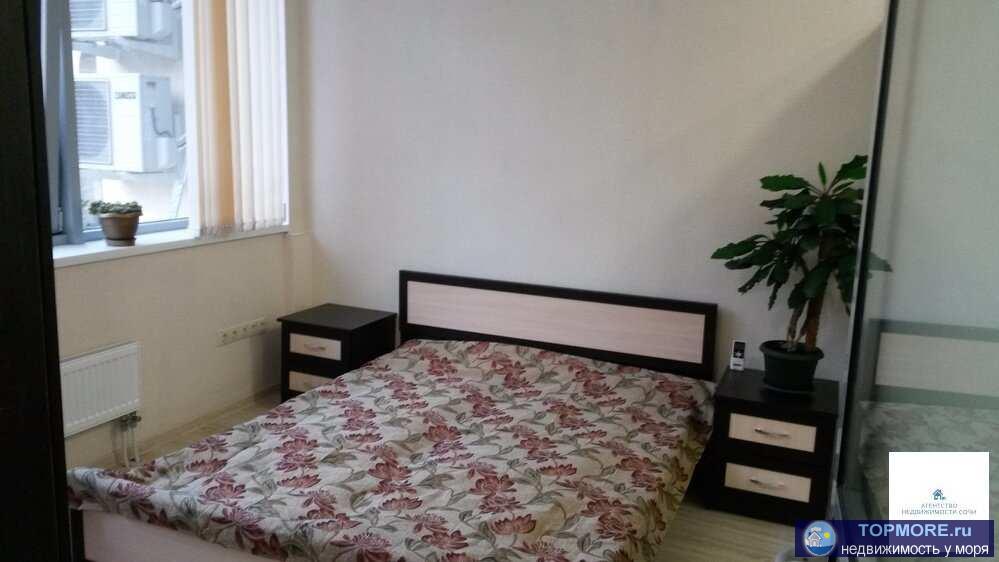 Квартира расположена в ЖК Парус в центре города Сочи. В квартире две изолированные комнаты и кухня . Оснащена всем... - 1