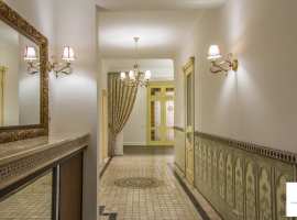 Дом располагается в 7 мин ходьбы от морпорта, в 5 мин от торговой...