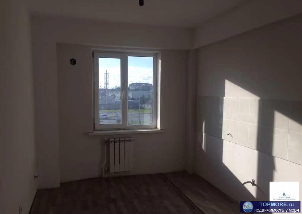 Продам отличную 3-комнатную квартиру в ЖК 'Урожайный'. В квартире выполнена предчистовая отделка. Выполнена стяжка... - 2