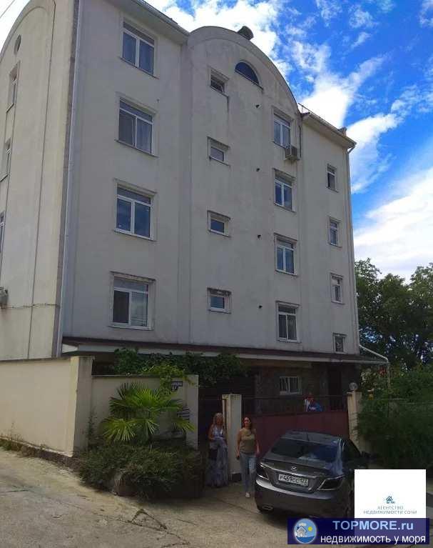 -15 минут пешком и море;  - квартира - этаж, этажей - 4;  -отопление автономное, газовый котёл, электропроводка и... - 2