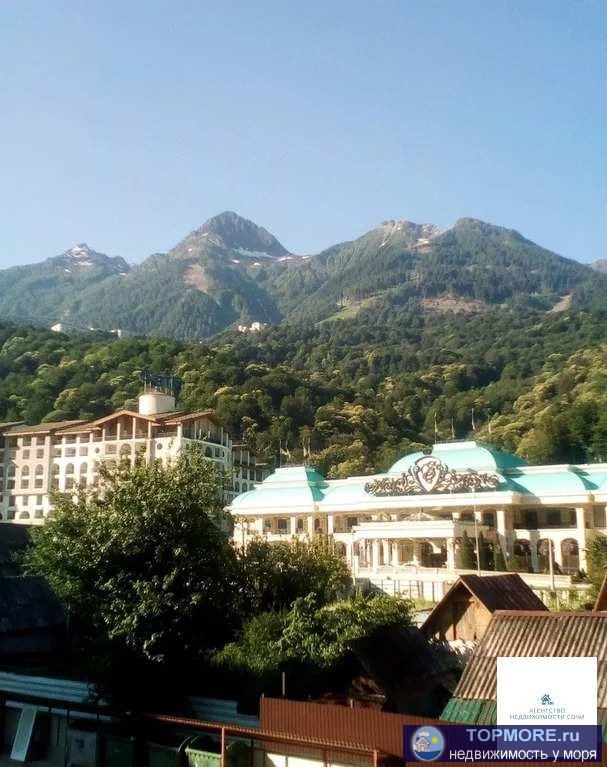 Светлая уютная квартира. Много воздуха. Одна комната с видом на гору Аибга и казино 'Сочи'. Окна двух других комнат и...