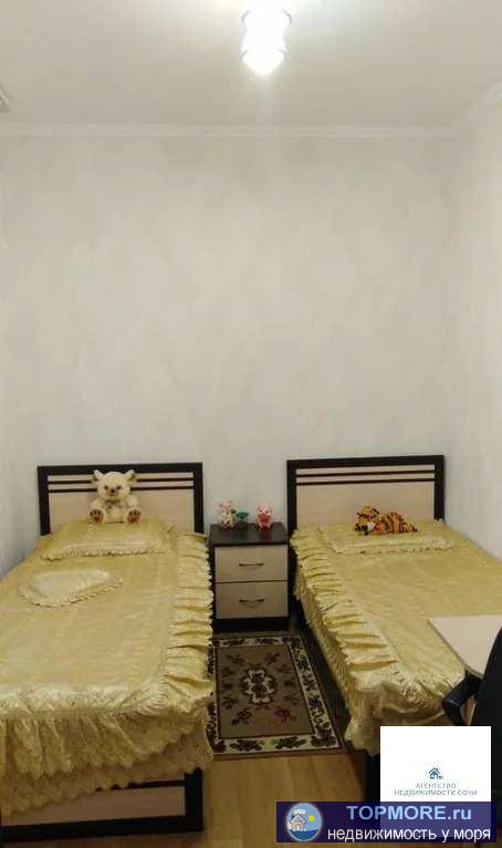 Продаётся квартира с ремонтом и мебелью. Площадь 49 кв. Рядом остановка и 10 минут до моря. Удобное расположение места. - 1