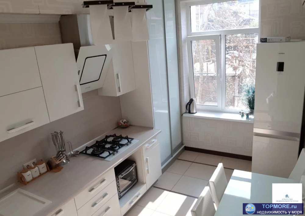 Продаю 2х комнатную квартиру с хорошим ремонтом. Квартира угловая, светлая с небольшим балконом. С/у совмещен,...