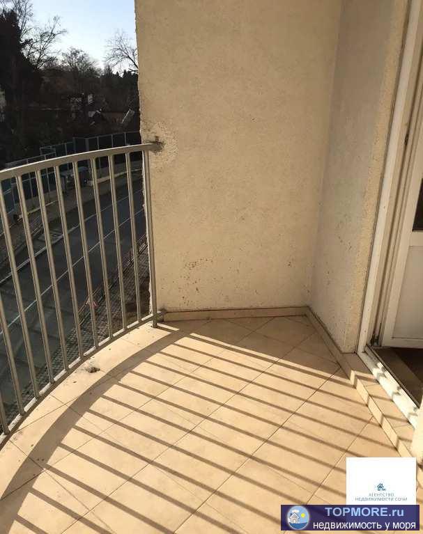 Продается двухкомнатная квартира на улице Яна Фабрициуса дом 7 , секция 2, 4й этаж. Окна на дорогу. Сделан ремонт.... - 2