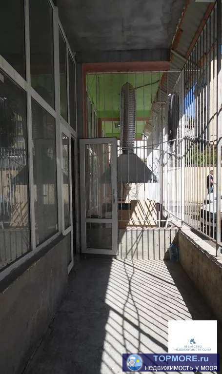 Помещение можно использовать для бизнеса или для проживания. Веранда длинной 8 кв.м, шириной 1,5 метра, отдельный...