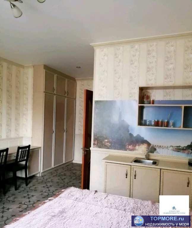 Дом расположен в центре курорта Эстосадок.  Квартира разделена на 4 отдельных комнаты-студии со всеми удобствами. В... - 2