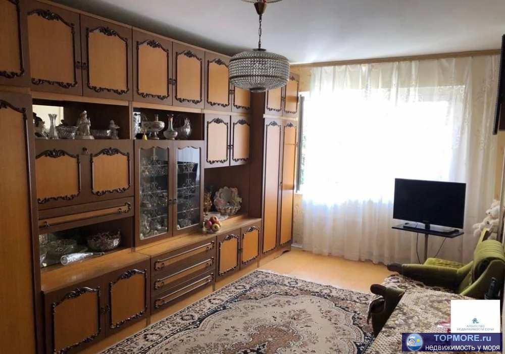 Продаю 3-х комнатную квартиру в самом лучшем районе Сочи. Удобная планировка, все 3 комнаты изолированы, просторная... - 1