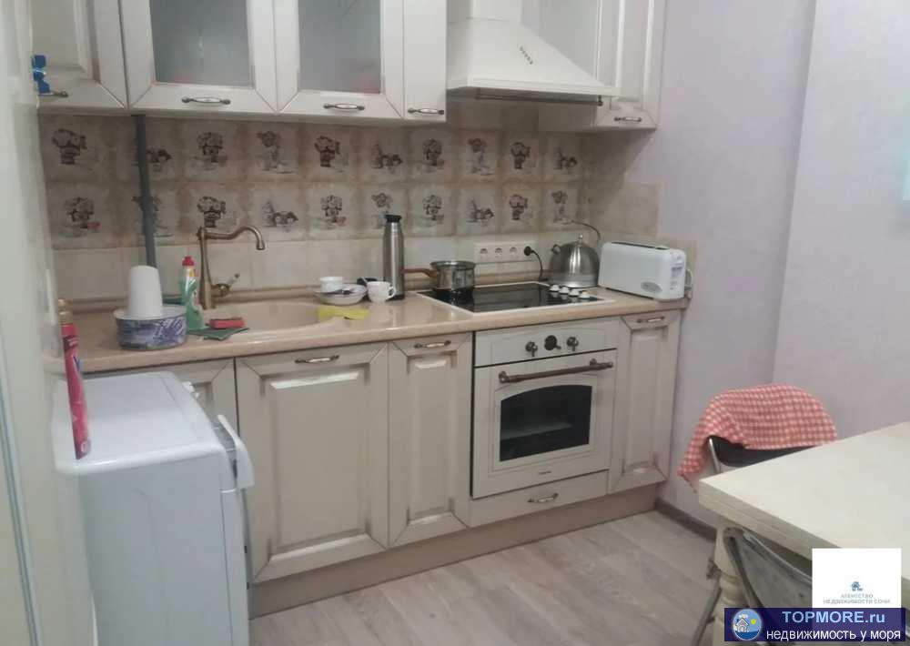 Продам полноценную однокомнатную квартиру с ремонтом, мебелью, техникой в районе Фабрициуса!  Ровное место!  Рядом с...