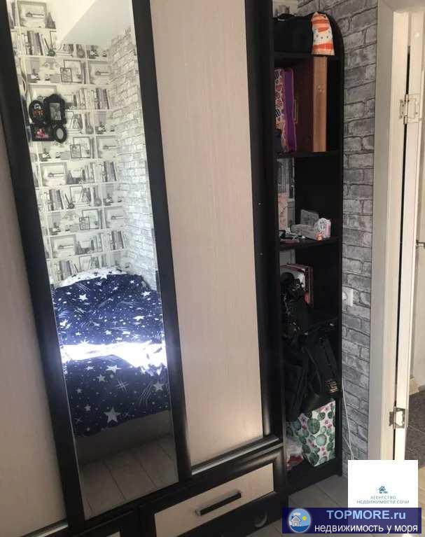 Продаётся небольшая уютная квартира , спальня с двухспальной кроватью , детская, гостиная совмещённая с кухней.... - 2