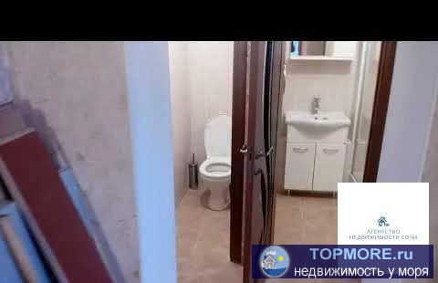 Большая угловая квартира с тремя большими лоджиями. Высота 2.70 м. Большая кухня, раздельный санузел. Ремонт...