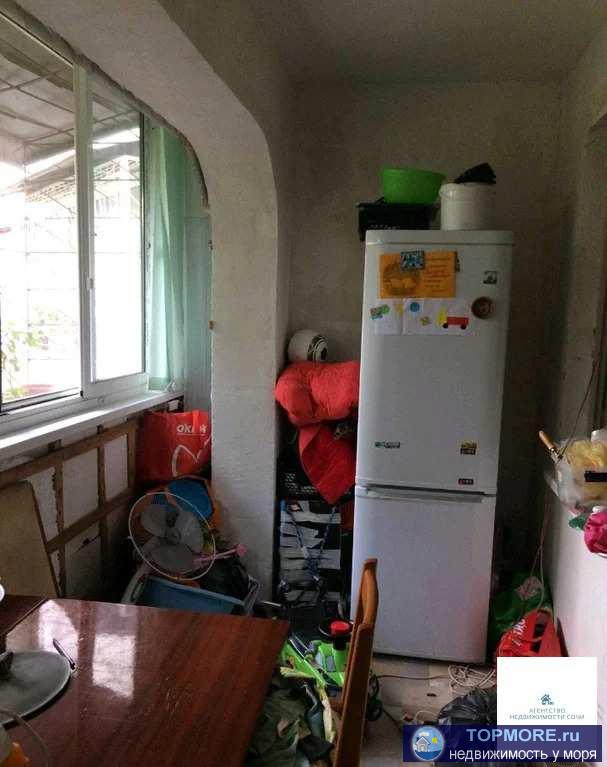 Продаём отличную квартиру, в спальном районе. Школы, сады и остановки все рядом. Да первый этаж, но очень высокий,... - 2