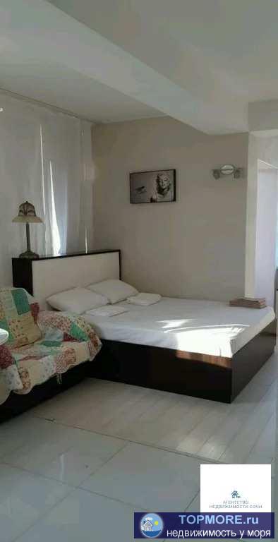 Продаю свою квартиру с дизайнерским ремонтом, техникой и мебелью. Пешая доступность до моря.  С документами все в... - 1