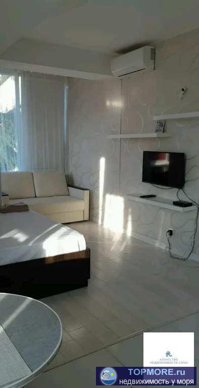 Продаю свою квартиру с дизайнерским ремонтом, техникой и мебелью. Пешая доступность до моря.  С документами все в... - 2
