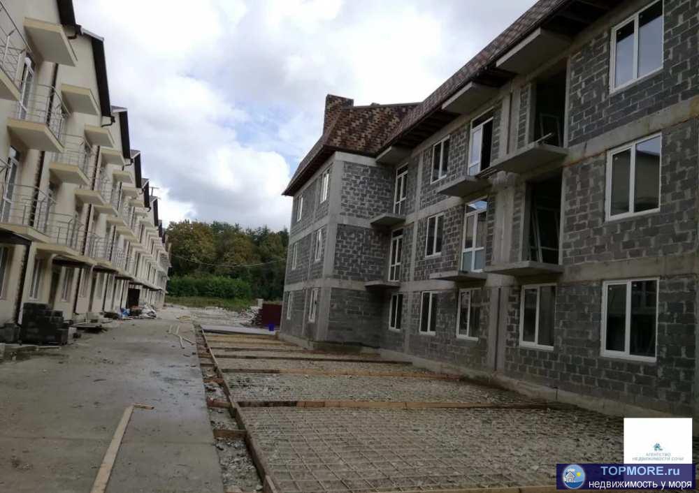 Продаю квартиру студию. 2 этаж. Есть балкон. Дом построен. Переуступка. У застройщика дороже. Черновая отделка. Газа... - 2