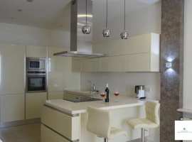 Продам 3-х комнатную квартиру с дизайнерским ремонтом, мебелью и...