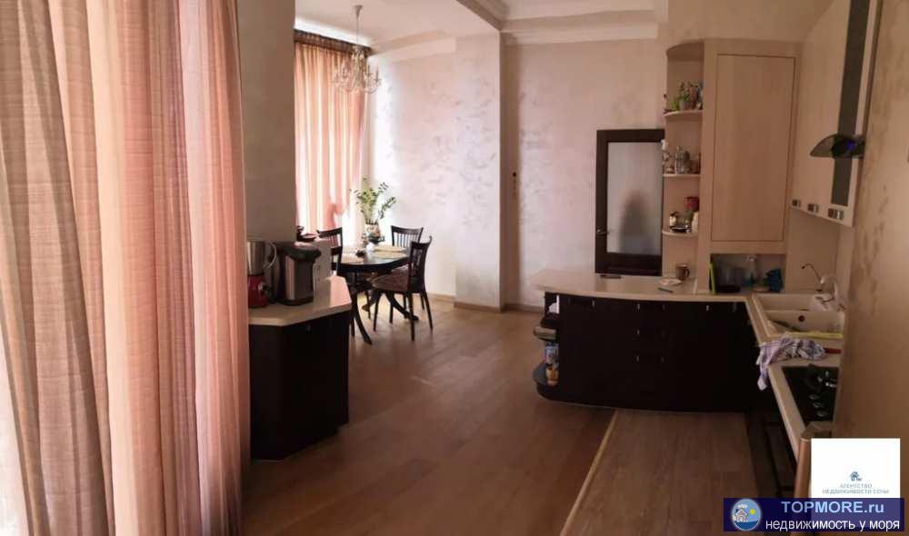 Дом бизнес класса. Закрытая территория, видеонаблюдение, своя небольшая детская площадка, подземный паркинг отдельно... - 2