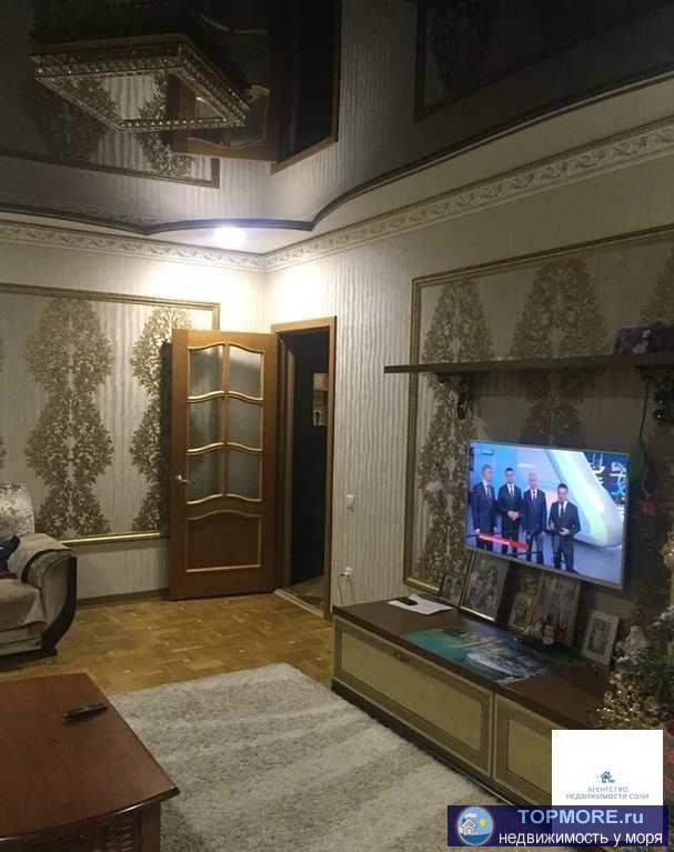 Квартира находится в спальном районе. Рядом садик 166. Школа в 10 минутах ходьбы. Магазин, фитнес клуб Триумф 20 метров - 1