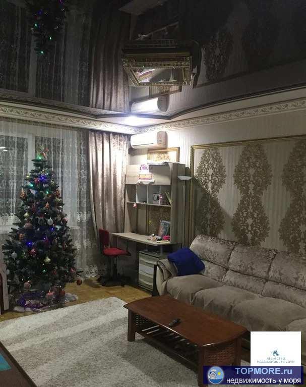 Квартира находится в спальном районе. Рядом садик 166. Школа в 10 минутах ходьбы. Магазин, фитнес клуб Триумф 20 метров - 2