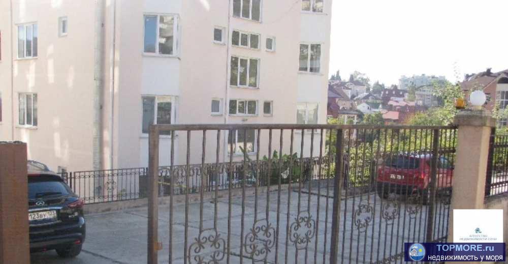 Дом клубного типа, есть парковка, уличный бассейн, до моря 200м. Застройщик - 2