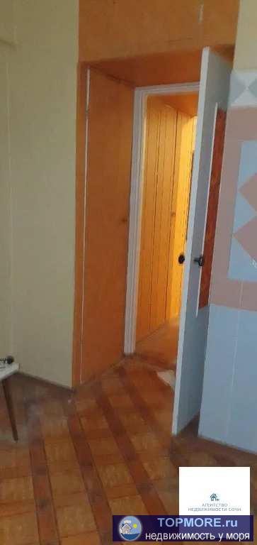 Продаю квартиру в центре Сочи. состояние среднее, окна пластик, счетчики на воду и трубы новые, окна выходят во... - 1