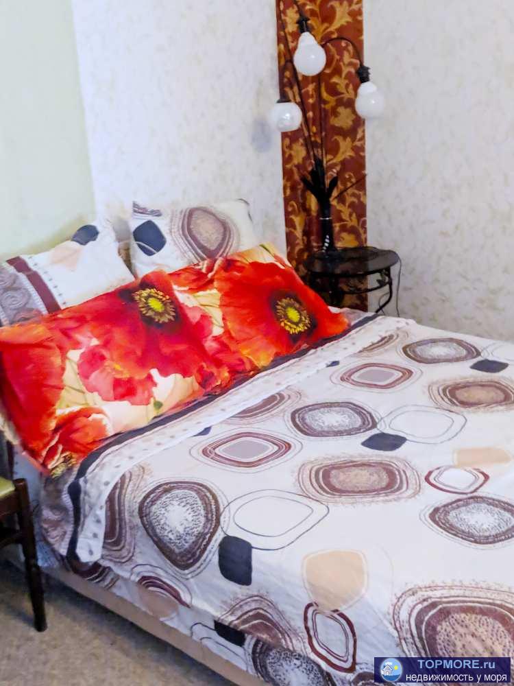 Приглашаем в  Феодосию отдохнуть у Нели!     В центре,  10-15 мин. неспешно от моря по историческим  местам....