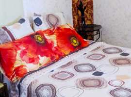 Приглашаем в  Феодосию отдохнуть у Нели!
   В центре,  10-15 мин....