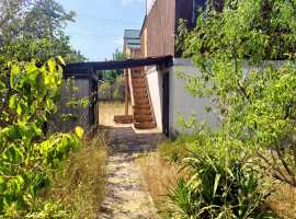 Продам дом-дачу для летнего отдыха в Каче. У комфортных пляжей...