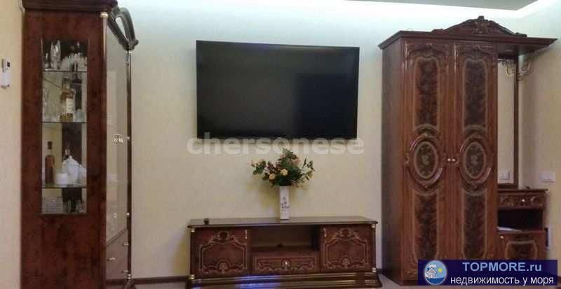 Предлагается в аренду новый трехэтажный этажный коттедж, общей площадью 200 кв.м. с видом на море.  Коттедж находится... - 2