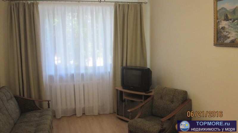 Отдых в Феодосии 1-комнатная квартира. Море, пляж в 5 минутах неспешной ходьбы. Два широких современных двуспальных... - 1