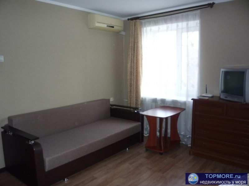 Снять 1 комнатную квартиру в Феодосии на сутки и дольше у пляжа моря. До пляжа, моря 5 минут.  Спальные места:...