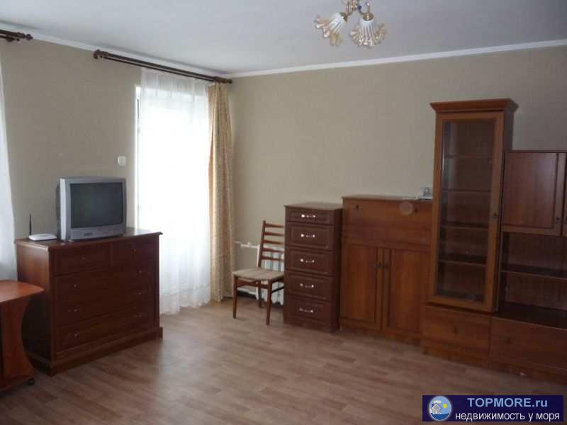 Снять 1 комнатную квартиру в Феодосии на сутки и дольше у пляжа моря. До пляжа, моря 5 минут.  Спальные места:... - 1