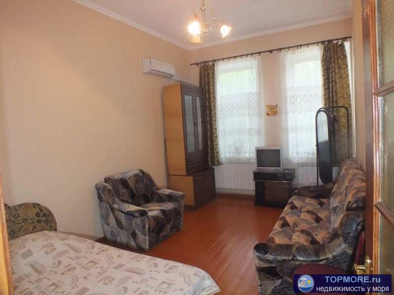 Снять квартиру посуточно в Феодосии. До ближайшего пляжа 5 минут пешим шагом. Диван двуспальный широкий, двуспальная...