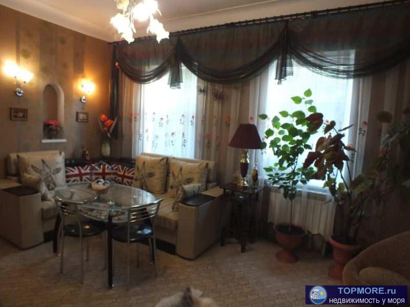 Представлен трехкомнатный дом на общей территории домовладения. Район кинотеатра 'Украина'. Одна комната смежная, из... - 1