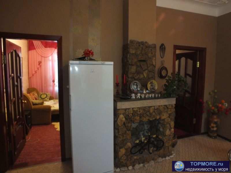 Представлен трехкомнатный дом на общей территории домовладения. Район кинотеатра 'Украина'. Одна комната смежная, из... - 2