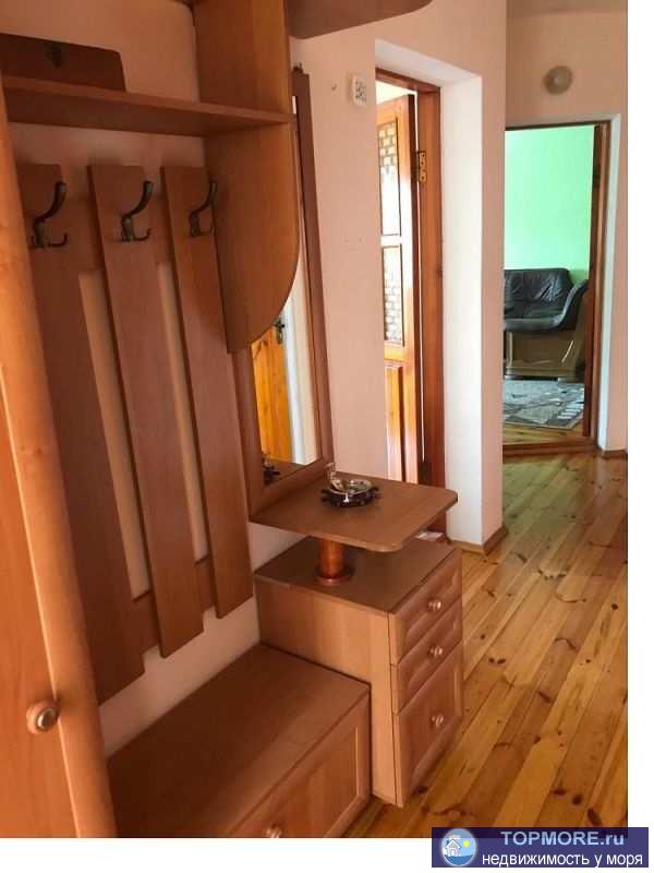 Дом 4-комнатный у самого пляжа, к морю 50 метров. Можно снимать по одному этажу.   Сначала на 6 фото представлен 2-й... - 1