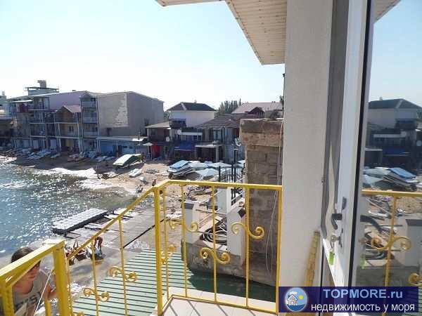 1-комнатная квартира в Феодосии выходом и видом на море, пляж 10 - 20 метрах. 2-й этаж 3-х этажного строения....