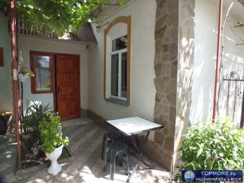 Благоустроеннный 2 комнатный дом в домовладении. В  доме имеется - кондиционер, вай-фай, стиральная машина-автомат,...