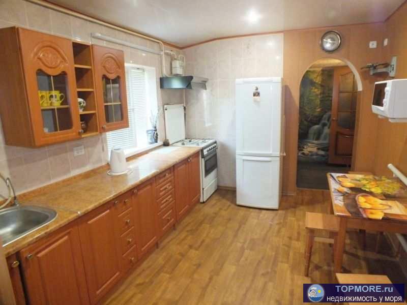 Благоустроеннный 2 комнатный дом в домовладении. В  доме имеется - кондиционер, вай-фай, стиральная машина-автомат,... - 1