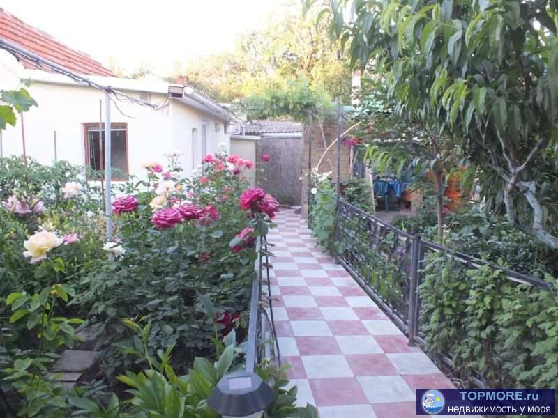 Двухкомнатный домик. До лучшего песчаного пляжа Феодосии 14 - 15 минут ходьбы пешком. В доме имеется 2 изолированные... - 1