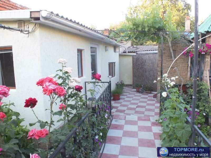 Двухкомнатный домик. До лучшего песчаного пляжа Феодосии 14 - 15 минут ходьбы пешком. В доме имеется 2 изолированные... - 2