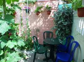 Минимальный срок проживания 5 суток. 
Каждый этаж - как 1-комнатная...