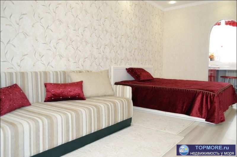 До моря 5 минут. Отчётные платёжные документы предоставляются.  Дизайнерская элитная 1-комнатная квартира на втором... - 1